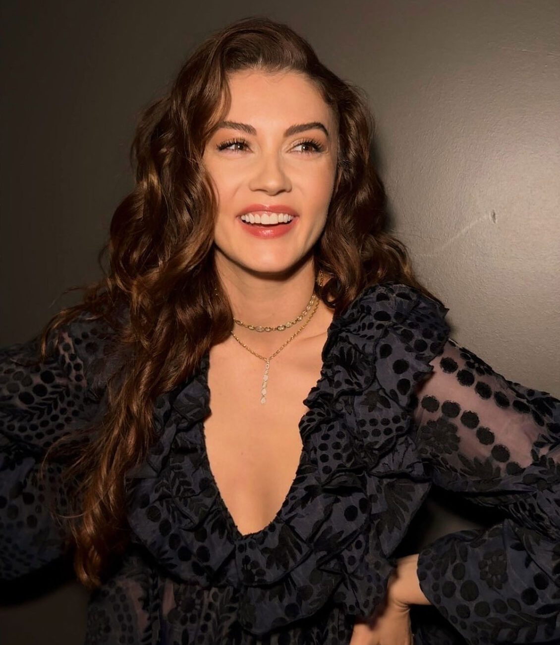 Burcu Özberk İbrahim Selim ile Bu Gece programında Ece Şişik celebrity styling görünümü