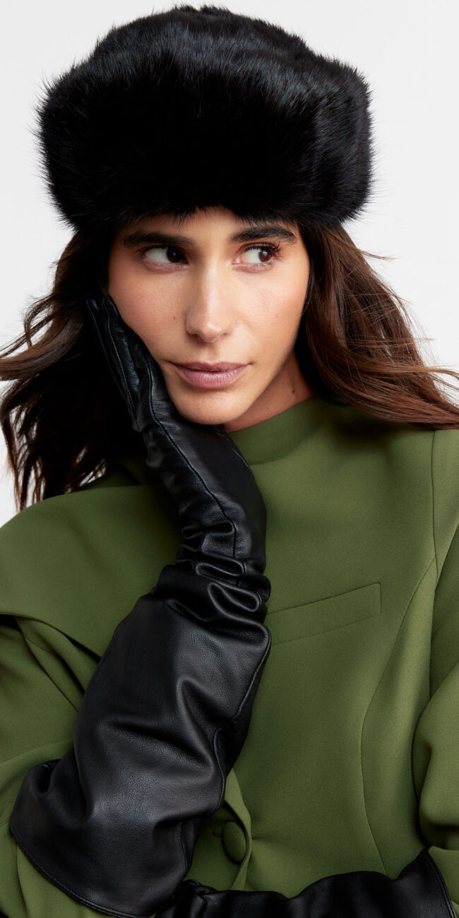 Happy to Wear FW 25-26 kampanyası için Ece Şişik styling çalışması