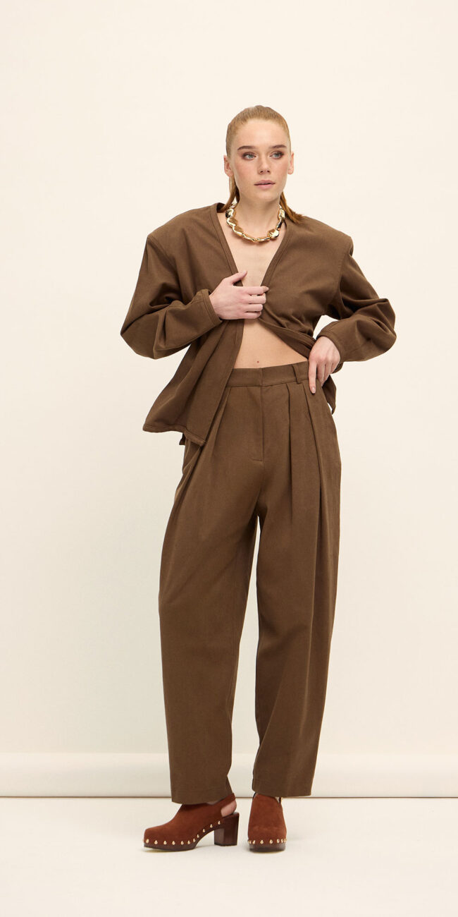 Happy to Wear SS 26 kampanyası için Ece Şişik styling çalışması