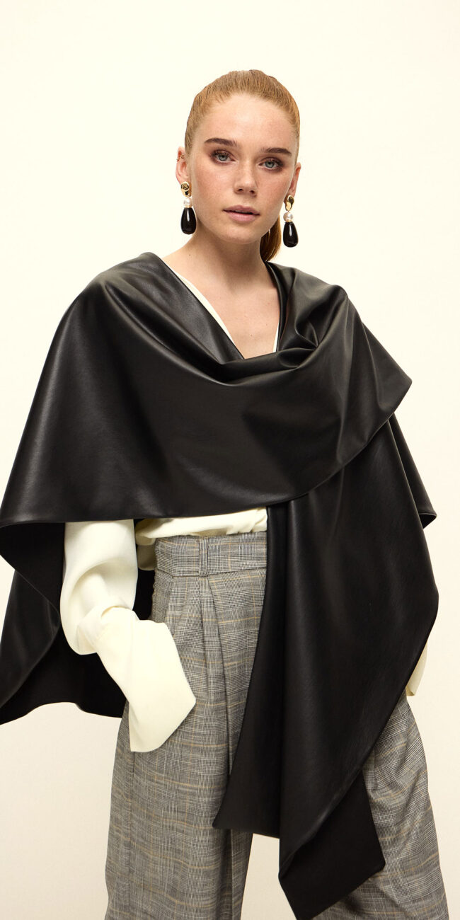 Happy to Wear SS 26 kampanyası için Ece Şişik styling çalışması