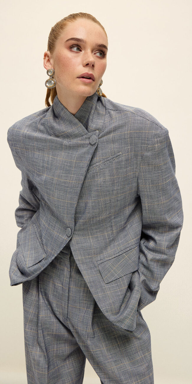 Happy to Wear SS 26 kampanyası için Ece Şişik styling çalışması